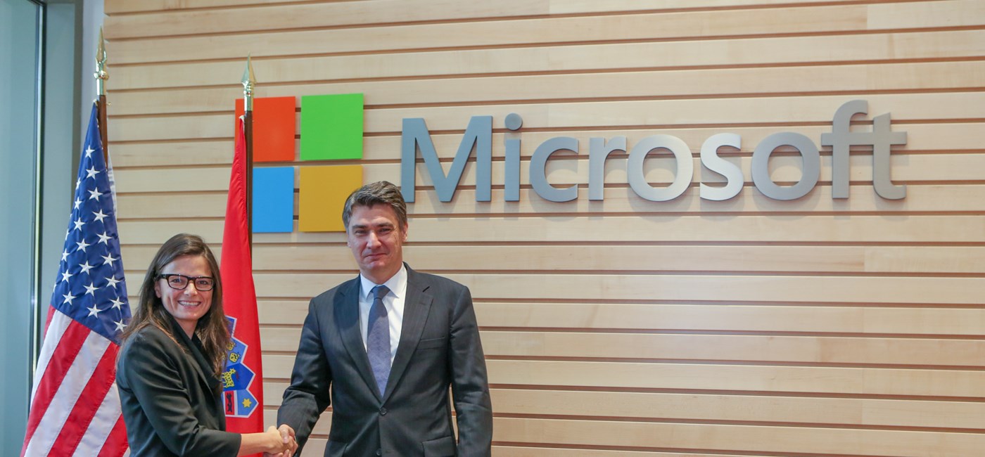 Predsjednik Vlade Milanović u sjedištu Microsofta s izvršnom potpredsjednicom Amy Hood